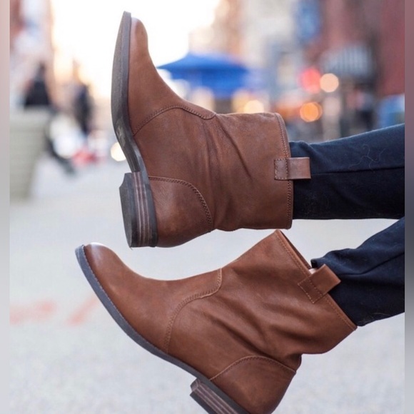 Sole Society Shoes - Brown Leather Boots NEW Leather Pull on Ankle Booties NWOT Size 10